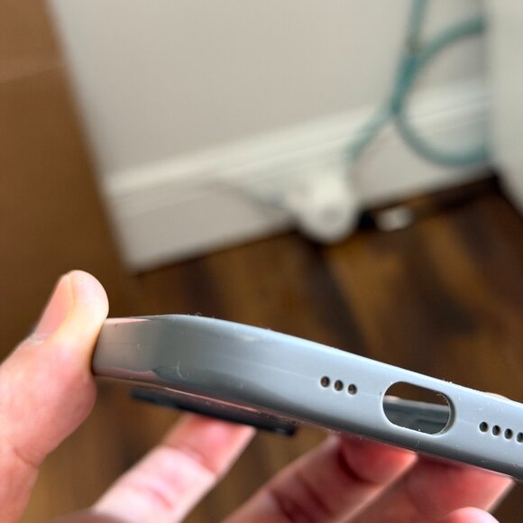 Apple iPhone 16 Pro Silicone Case – Grey – Authentic,  Like New - Picture 7 of 7